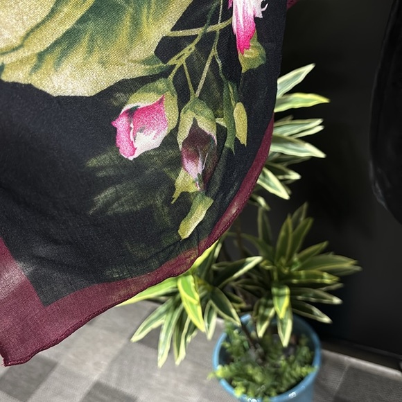 J.Jill Square Sophisticated/luxurious feel,sheer, 100% Viscose Rayon scarf - Picture 5 of 8